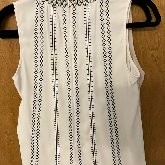 Bundle of two WHBM sleeveless blouses contrast stitching - Picture 2 of 8